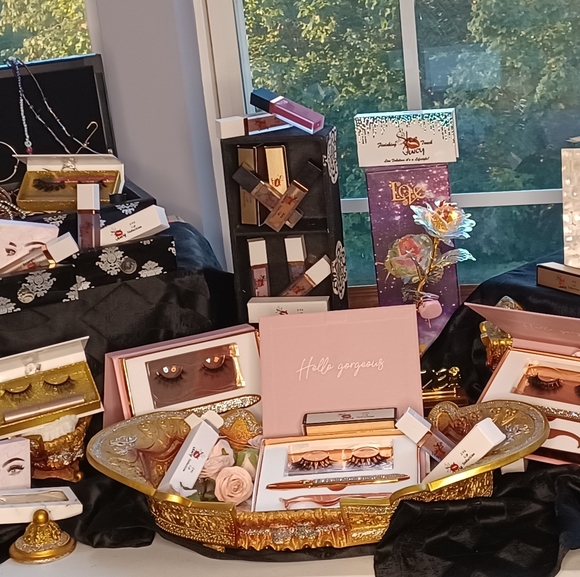 Meet your Posher, April - Picture 2 of 2